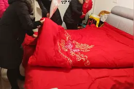农村办大婚事，结婚当天首先进行领拜、铺床仪式，结婚（一）视频封面
