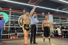 拳航百姓擂台，传武大战拳击！两位传统武术大师均遗憾败北图片