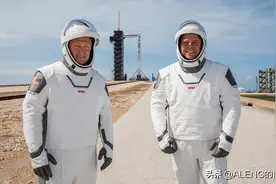 合身且时尚：Space X公司宇航服获宇航员5星好评图片