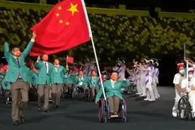 五星红旗迎风飘扬，胜利歌声多么嘹亮图片