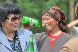 一年销售量40万吨，沉睡了30年的啤酒老品牌，为何突然之间又火了图片