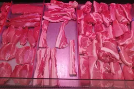 深圳菜市场的猪肉28元一斤，只能买一点点的猪肉打牙祭图片