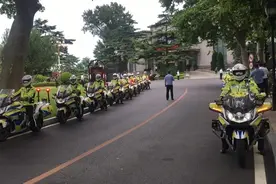 8月6日大连交警护卫队，护送省支援大连的天使回家，想挖你们墙角图片