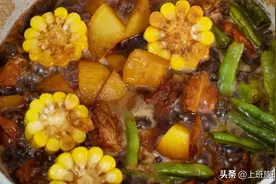 史上最简单的排骨做法，肉菜一锅出，简直是懒人福音图片