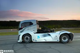 2400马力，迄今为止速度最快的卡车，近距离体验沃尔沃钢铁骑士图片