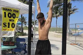 单杠悬垂2分钟就属于高手级别，每天坚持训练，快速提升双手握力图片