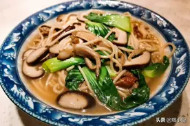 香菇鸡丝面，清淡味美做法简单，只要把握2点，味道更加鲜香好吃图片