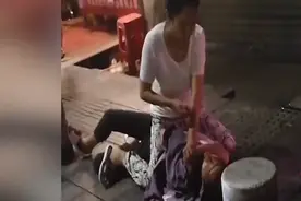 广西女子当街骑坐男子身上怒骂，不雅姿势引围观：都干啥了你自己说图片
