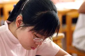 深表遗憾！重点高中火箭班的尖子生，本该上清北，却只考上双非图片