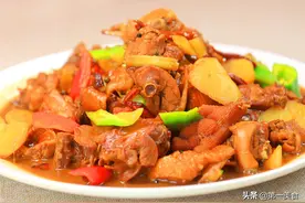 沙湾大盘鸡怎么做才好吃？厨师长教你做法和技巧，麻辣鲜香又入味图片