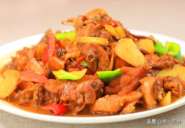 新疆沙湾大盘鸡做法（沙湾大盘鸡怎么做才好吃厨师长教你做法和技巧）