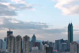 除非是老婆，女朋友没理由让你上交工资卡，这女朋友不要也罢了。图片