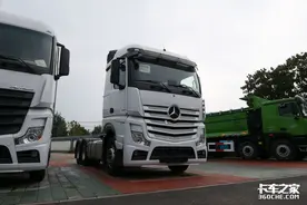 史上最强气场，510马力、8气囊悬挂，实拍奔驰阿克托斯牵引车图片