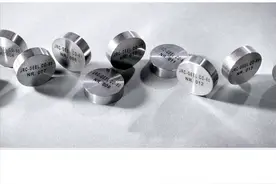 1992年，他捡到了一个发亮的“圆柱”，结果仅两周就被夺走了生命图片