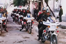1997年，江西悍匪万光旭，1人对战37名警察2小时，后来下场如何？图片