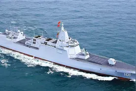 055驱逐舰穿越对马海峡！日本网民：自卫队已经无力对抗解放军图片