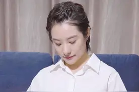刘璇二胎孕态却不挂脸，看着像是80斤，但这双手真挺“肉头”图片