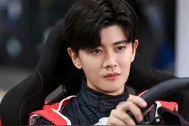 高调官宣结婚两年后，任嘉伦功成名就越来越火，聂欢却已判若两人图片