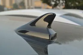 汽车车顶的鲨鱼鳍有什么用？有些人开十年车都不知道！来学学吧图片