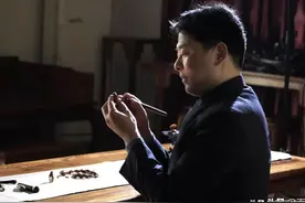 百匠诀核雕丨为何手工核雕比机雕作品贵，却供不应求？图片