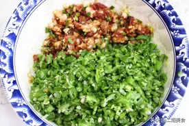 做饺子馅，到底用熟油还是生油？大厨教您一招，以后别乱放了图片