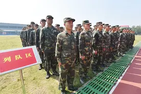 百余名新兵同台“PK”叠军被，上演“豆腐块”的正确打开方式图片