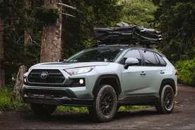 生活不止一面 小姐姐亲自改装了一台能够乘风破浪的RAV4图片