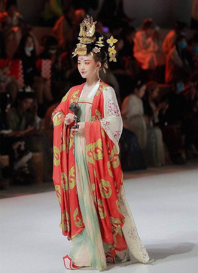 最新出炉的"华裳九州"汉服大赏,优雅惊艳,这是汉服最美的样子