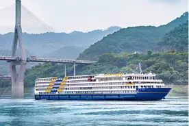 首航！长江最新最大的游轮“美维凯悦”从朝天门启程图片