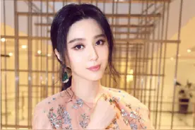 范冰冰 五官精致对着镜头眼眸深邃展现迷人风情，时尚表现力十足图片