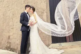 林心如晒霍建华40岁生日照片，多年挚友变夫妻，结婚3年依然甜蜜图片