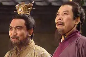 刘备都被汉献帝认为皇叔了，为何曹操却说：不足为虑，杨彪更可怕图片