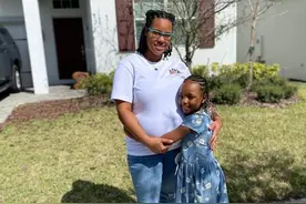 妈妈家中突然早产，9岁的女孩成功接生了她的小妹妹图片