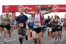 长跑的黄金年龄居然是50岁！在跑步圈里，年龄真的不算事……图片