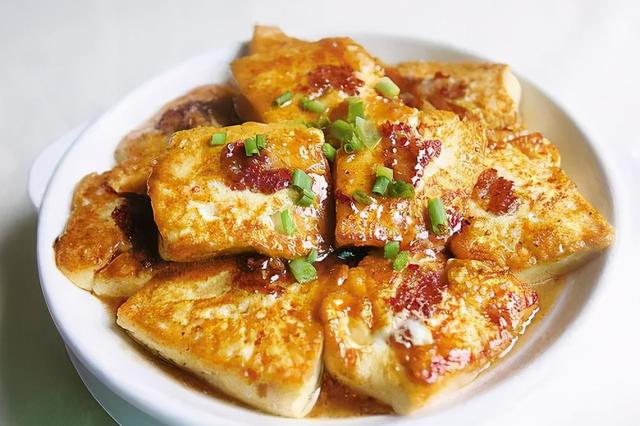 惠州菜属东江菜系(客家菜),是广东粤菜系三大分支之一,更是惠州民俗