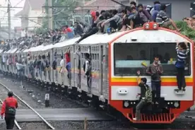 印度火车又挂满人？看完之后才知道，原来大家被骗了这么多年图片