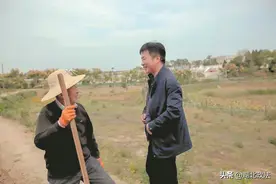 副局长扶贫届满，经村民投票又当上村支书兼主任，泉水村迎来了致富的“活泉水”！图片