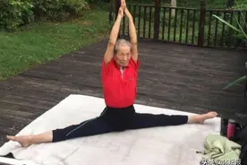 多锻炼、吃好饭，这位“陈老师”八十岁高龄下腰劈叉样样行图片