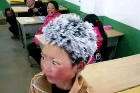 还记得“冰花男孩”吗？3年过去了，让人怜爱的留守儿童已大变样图片