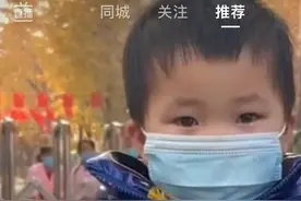 两岁的他知道人间不易，所以学会了自己照顾自己图片