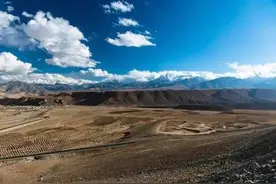 136人保住34万平方公里国土，毛主席哭着说：他们是盖世英雄图片