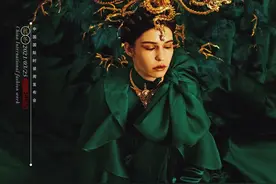 盖娅传说把三星堆当灵感？模特穿金丝礼服，头戴金龙纹“扶桑树”图片