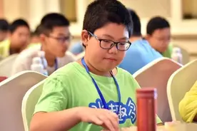 12岁象棋魔童震惊棋界，连杀四位全国冠军，王天一都拿他没办法图片