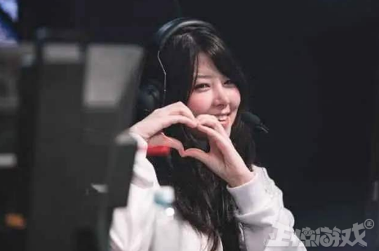 lol俱乐部小游戏（不给打比赛还被馋身子LOL美女辅助手撕俱乐部）