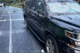 贩毒集团派杀手凌晨在墨西哥首都埋伏，将安全局长的车射成筛子图片