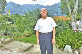 他抚摸过这里的每一块石头图片