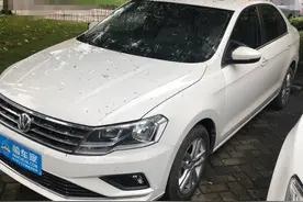 3年的大众捷达卖6万，举起底盘大梁断成两半？买主砍价两万成交图片