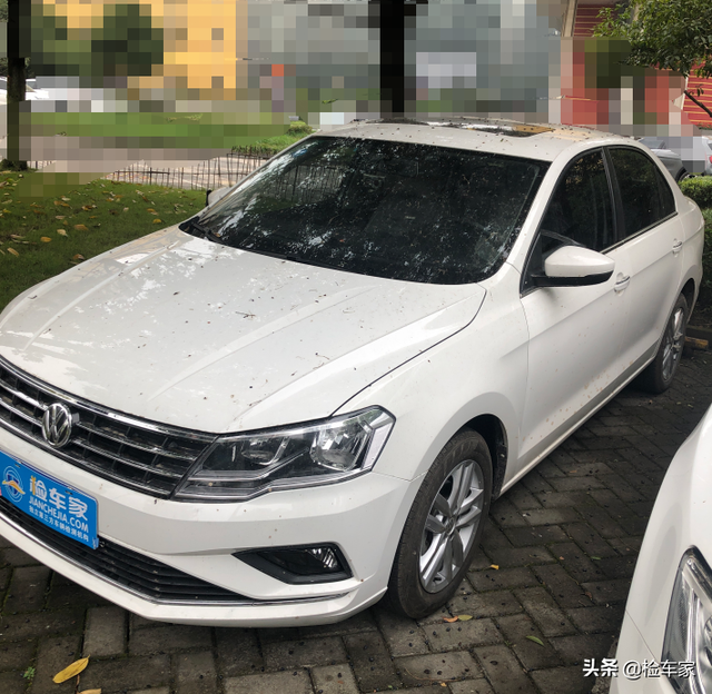 3年的大众捷达卖6万，举起底盘大梁断成两半？买主砍价两万成交