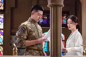 李沁和身高187的黄景瑜搭戏，拍吻戏垫苹果箱，见面先买增高鞋垫图片