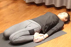 恢复体能的黄金体式卧英雄式：强健脚踝膝盖，改善双腿肿胀酸痛视频封面